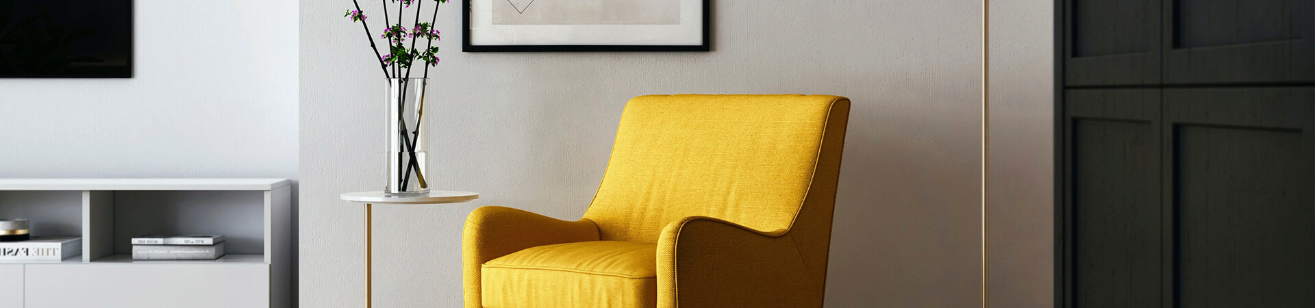 Sala con silla amarilla